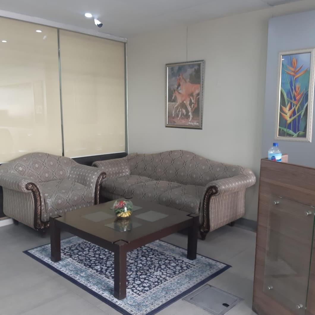 Premier Inn Davis Road Lahor Dış mekan fotoğraf