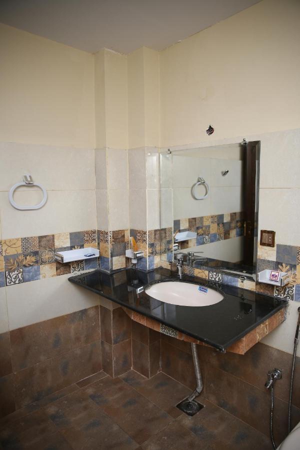 Premier Inn Davis Road Lahor Dış mekan fotoğraf